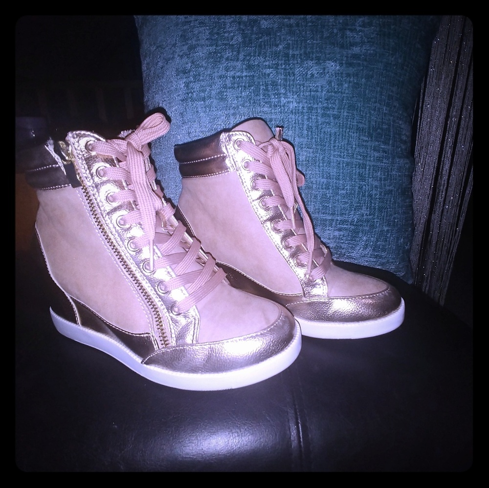 Wedge sneakers